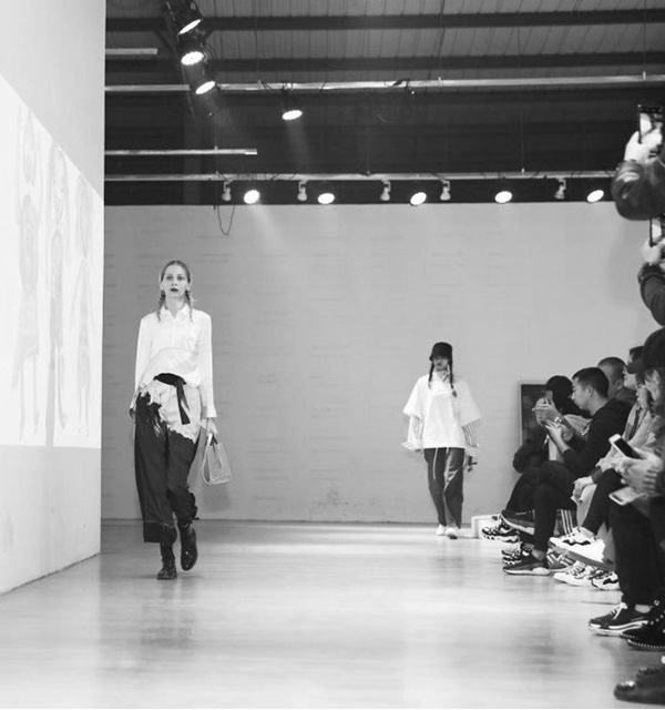 游走碎裂幻境——食草堂2020春夏新品發(fā)布會(圖6)